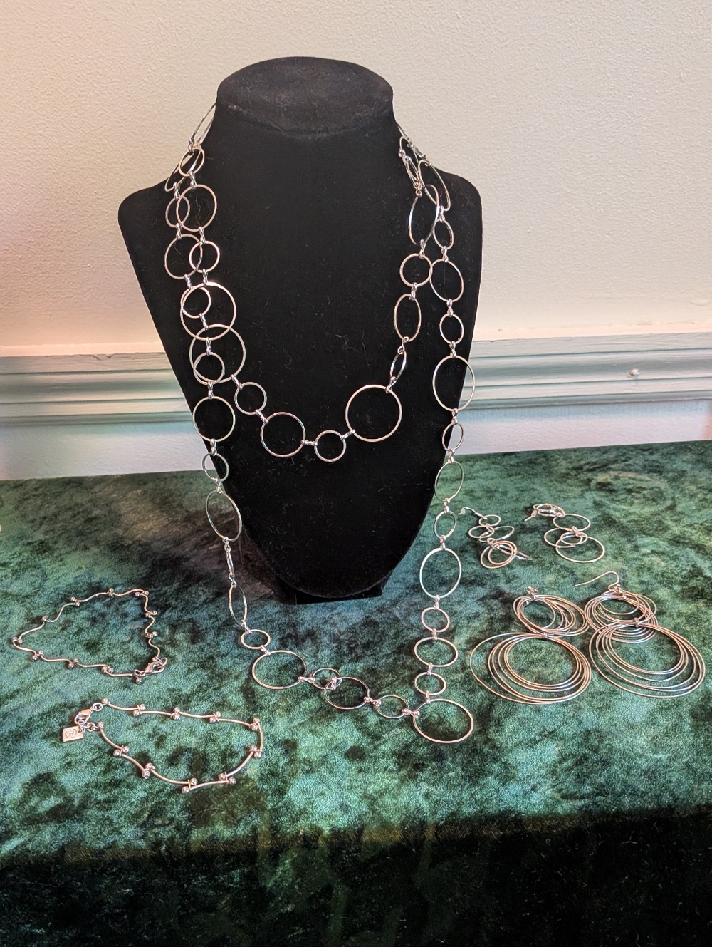 Vintage Y2K Lot Of Silver Toned Circle Chain Necklace, Bracelets And Earrings